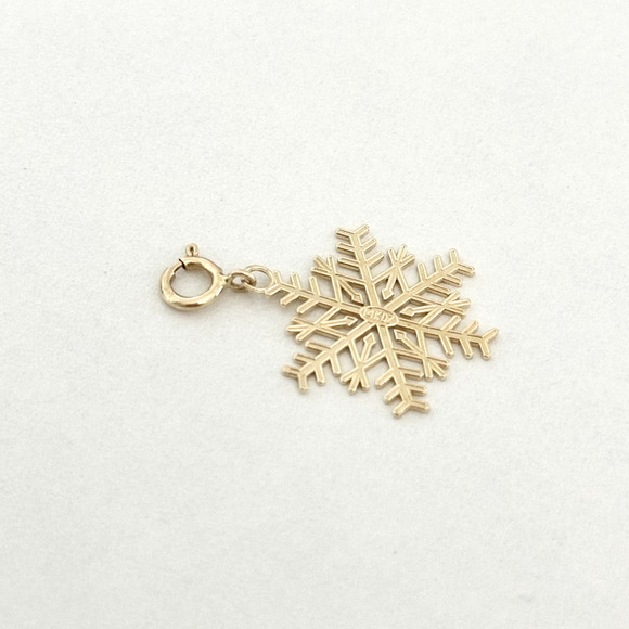14K Solid Yellow Gold Vintage Winter Snowflake Charm Pendant - Picture 4 of 11